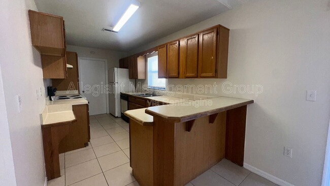 Building Photo - 165 Toluca Dr