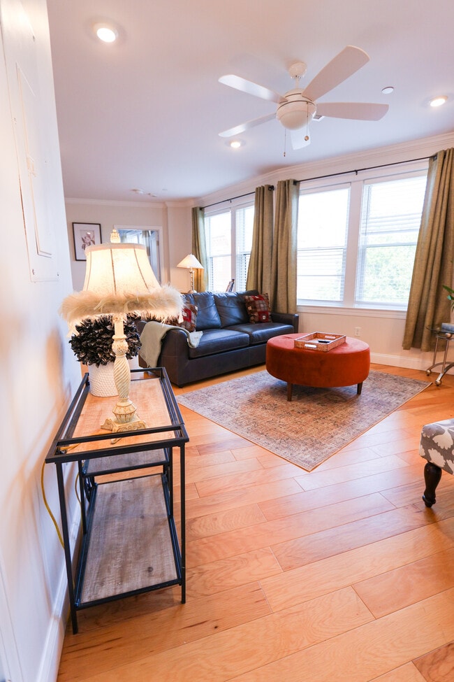 Building Photo - 1008 Tremont St