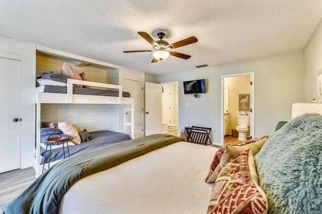 Building Photo - 11222 Hutchison Blvd