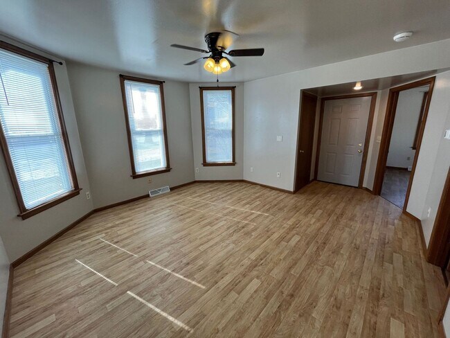 Building Photo - 622 Grand St