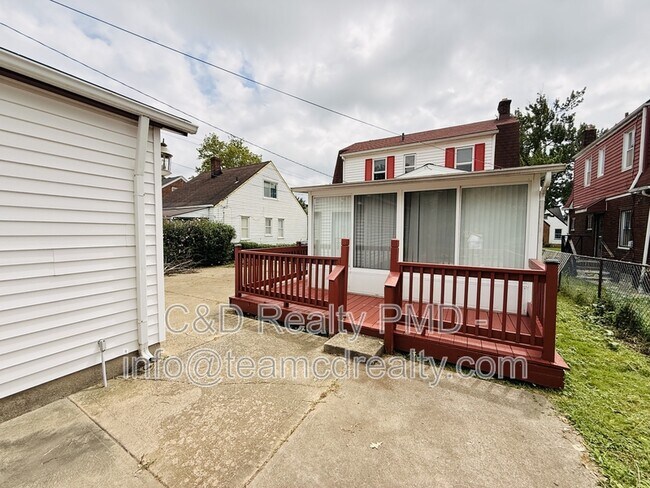 Building Photo - 16105 Walden Ave