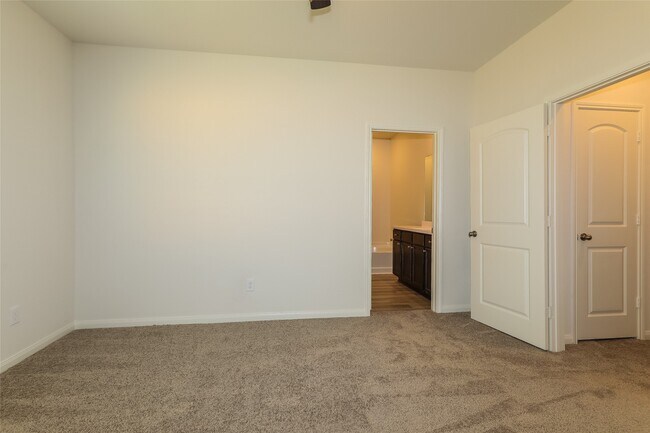 Building Photo - 26865 Steinbeck Dr