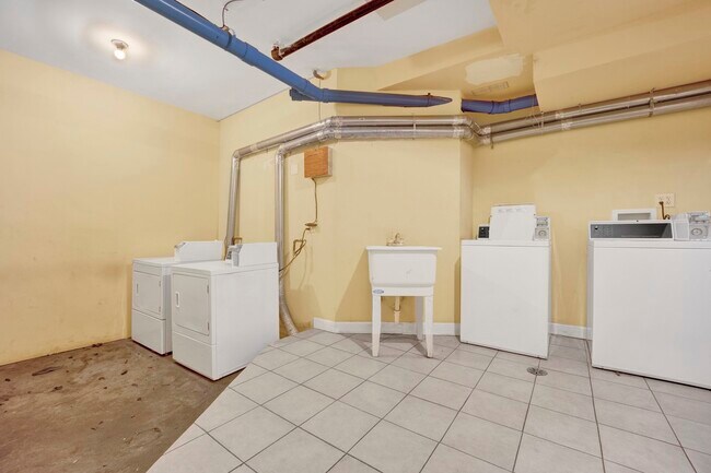 Building Photo - 3809 W Altgeld St