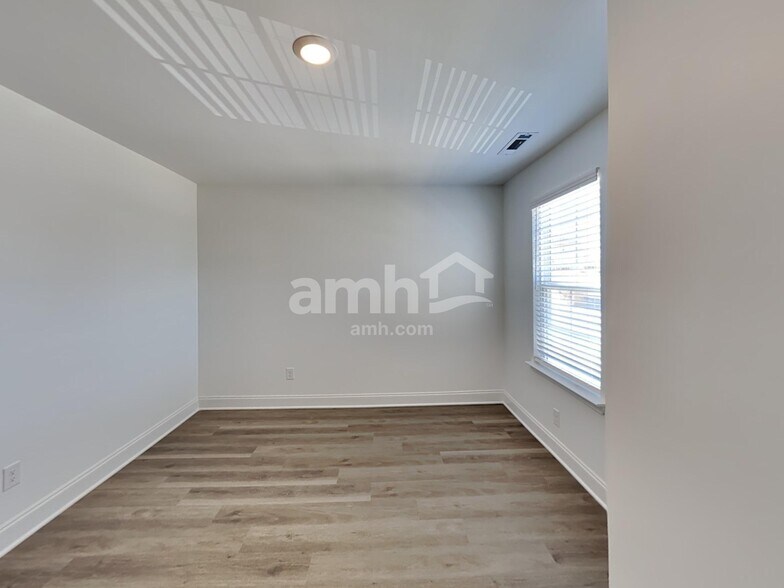 Building Photo - 230 Marin Dr