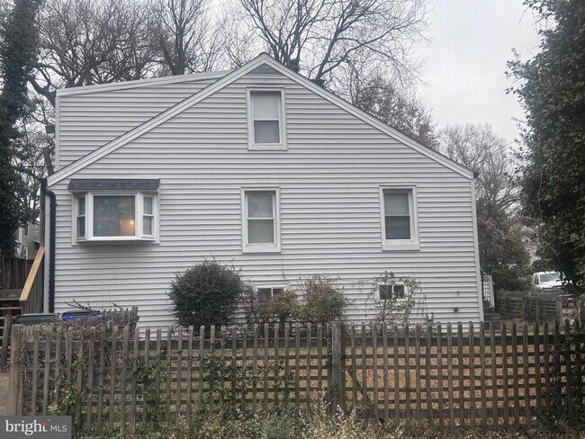 Building Photo - 5031 Huron St