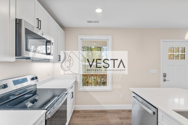 Building Photo - 2506 Turnpike Rd