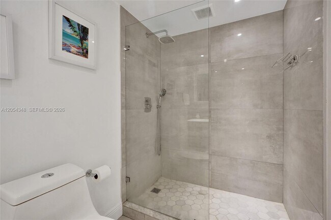 Building Photo - 6770 Indian Creek Dr