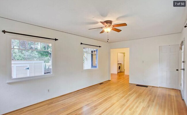 Building Photo - Charming 3 bed / 2 bath Home Across from Oak Park!