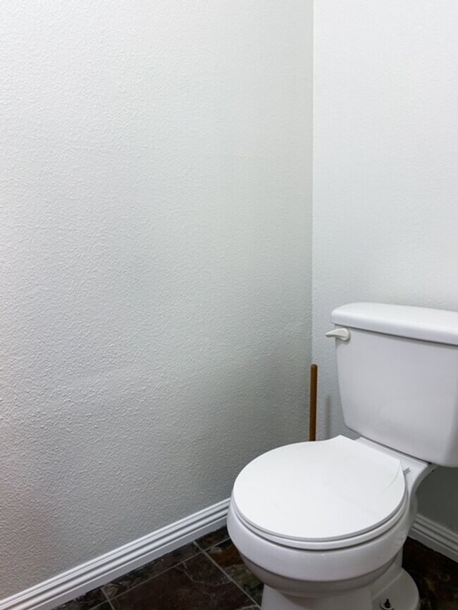 Building Photo - 3 Bedroom + 2.5 Bathroom Condo | Ralston Village Community | Ventura | Unfurnished
