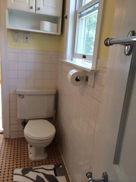 1st Floor Bath - 4020 7th St S