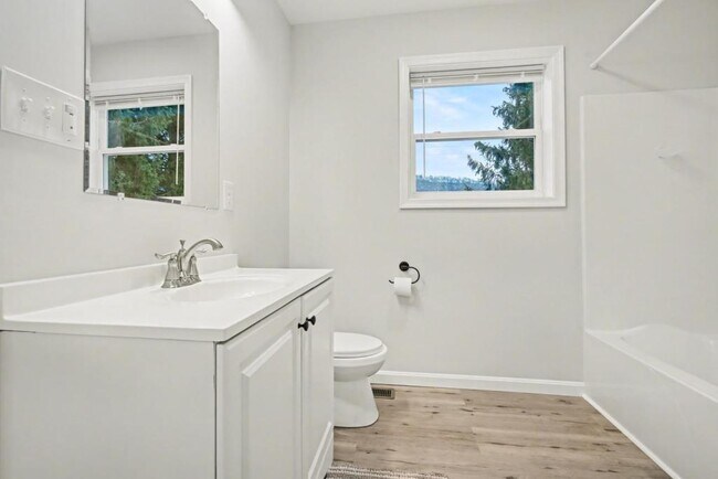 Building Photo - 239 W Broad St