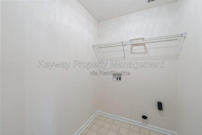 Building Photo - 3495 Essex Pl