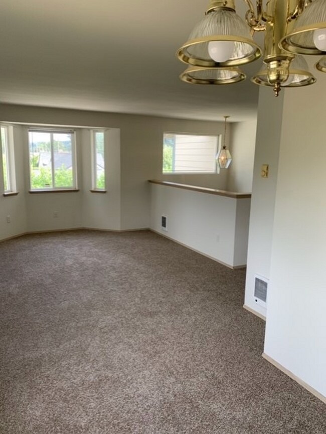 Building Photo - 321-R Street SE