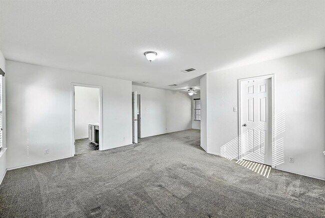 Building Photo - 102 Cannery Cove