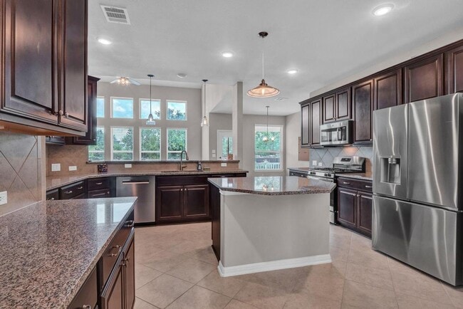 Building Photo - 2629 Coralbush Dr