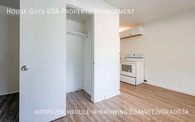 Building Photo - 15216 Bellaire Ave