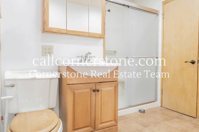 Building Photo - 411 E Cheyenne Rd