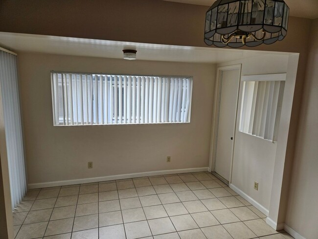 Building Photo - 2 Bedroom - 1 Bathroom unit in Point Loma