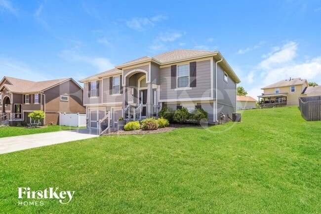 Building Photo - 803 E 13th Terrace