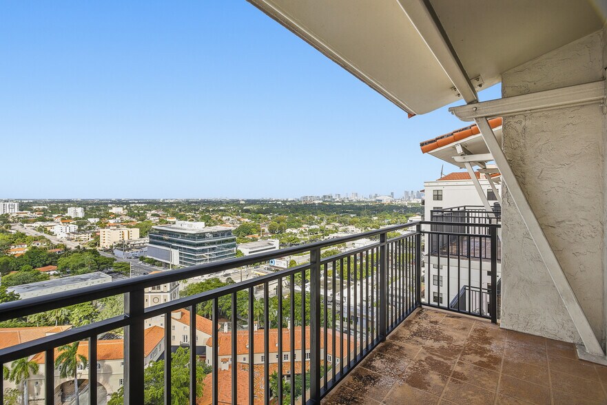 Primary Photo - 888 S Douglas Rd