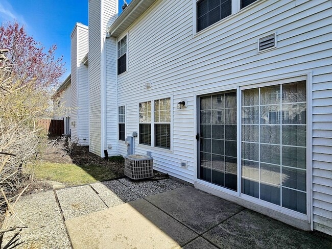 Building Photo - 464 Lancaster Dr