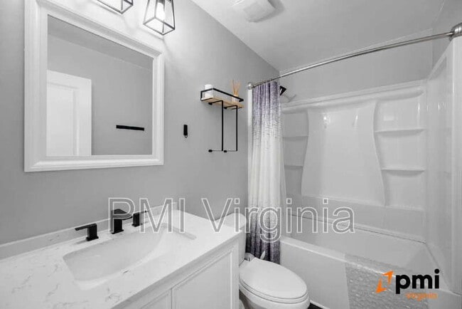 Building Photo - 631 Bluff Ct