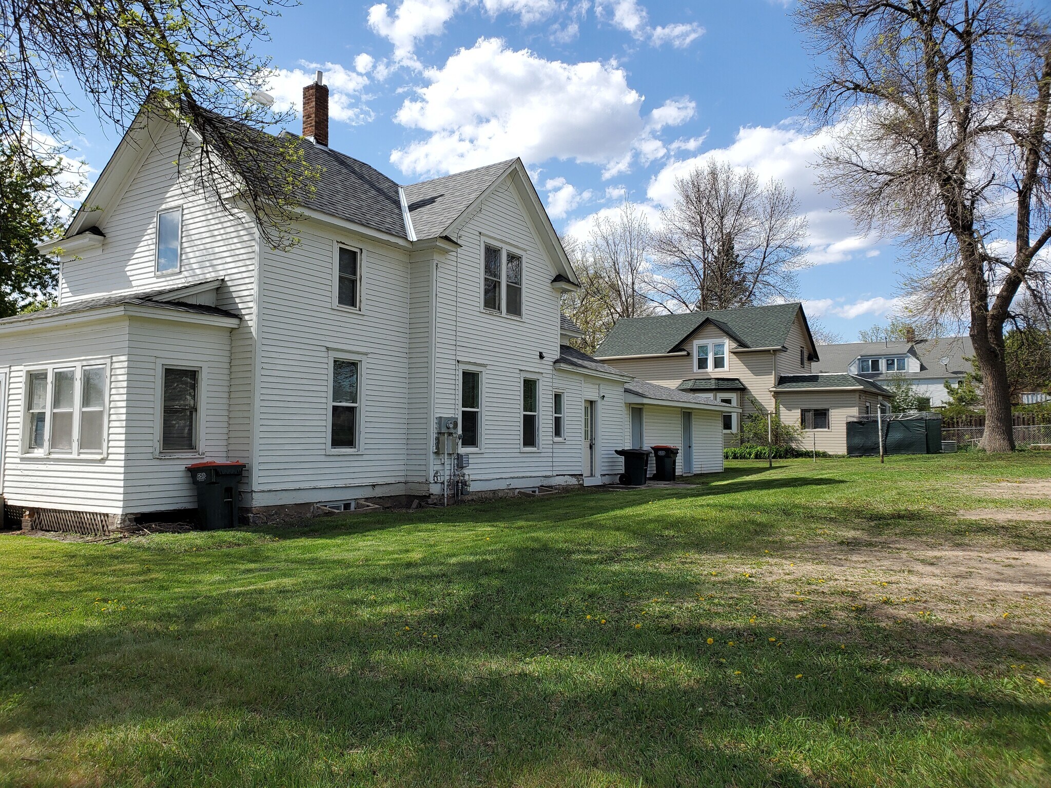 Building Photo - 108 3rd St W