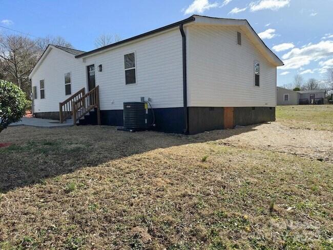 Building Photo - 226 Malvern Dr SW