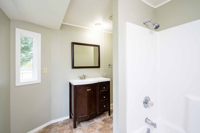 Building Photo - Country Living on a Private Acreage in Camas  - 2 Bedroom 1 Bath Manufactured Home