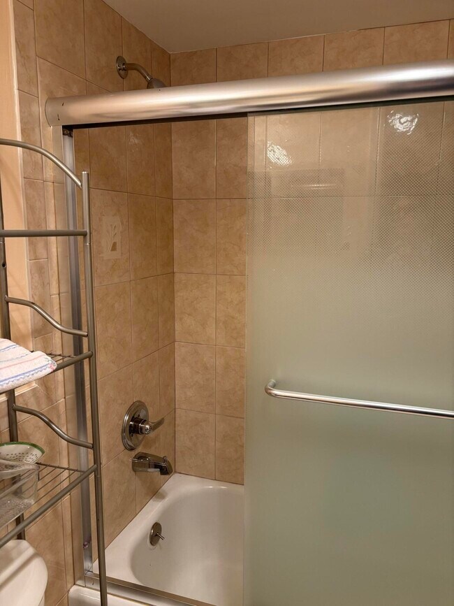 Building Photo - 115 Camden E