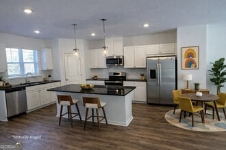 Building Photo - 5772 Plaza Dr SE