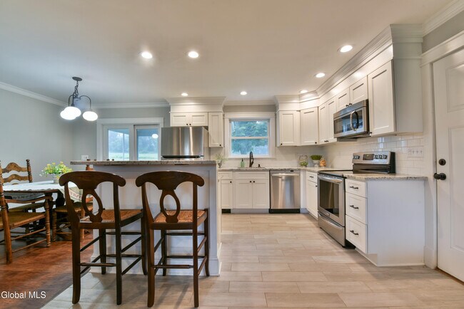 Building Photo - 434 Burgoyne Rd