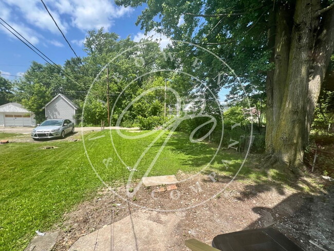 Building Photo - 325 E Streicher St