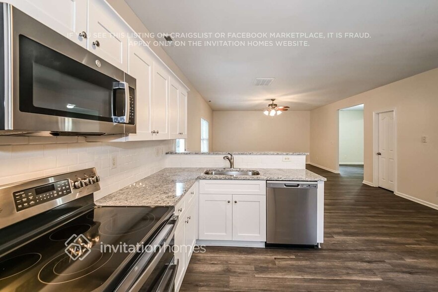 Building Photo - 2204 Golden Larch Ln