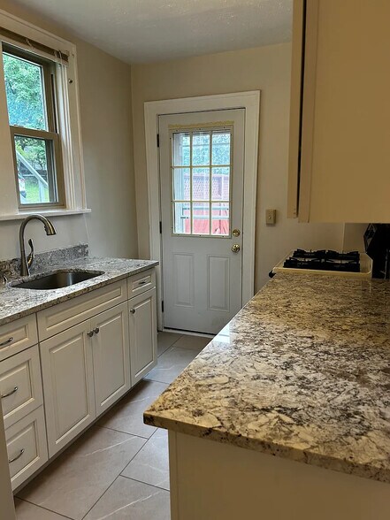 Kitchen (newly renovated April 2025) - 455 Marietta Pl