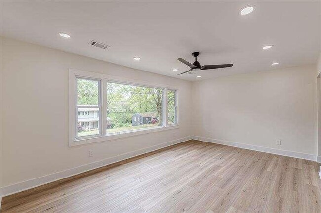 Building Photo - 525 Rosemont Dr