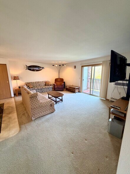 Building Photo - 413 Rowley St