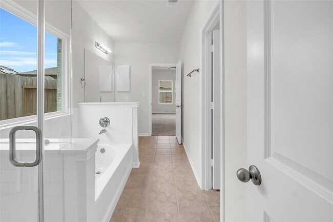 Building Photo - 15100 Crown Mnr Dr