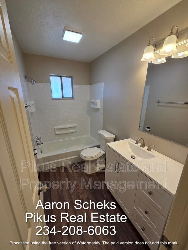 Building Photo - 3647 Albrecht Ave