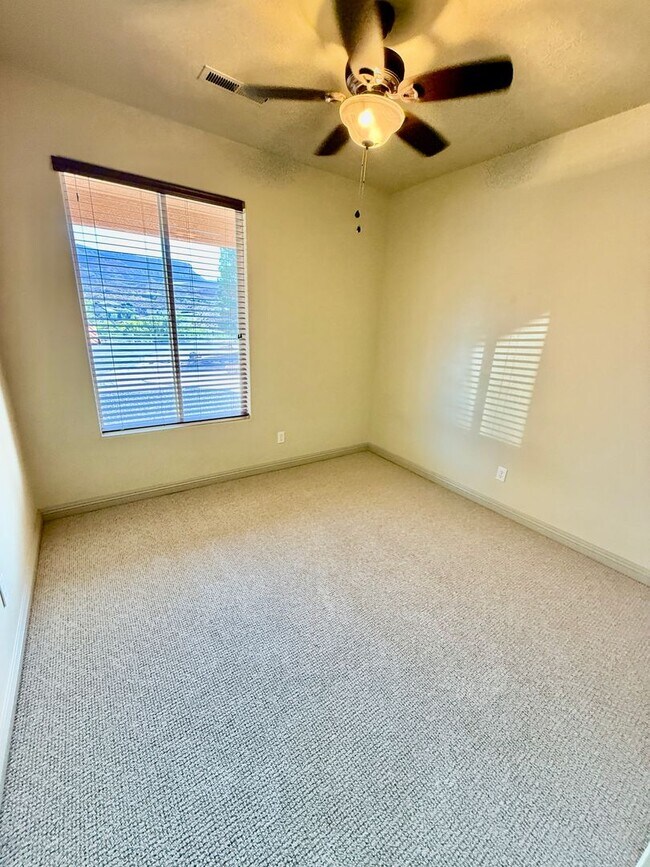 Building Photo - VIEWS in Toquerville Four Bedroom