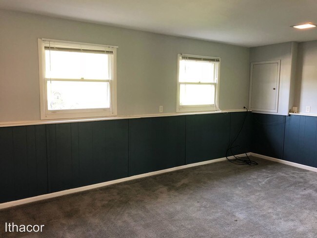Building Photo - 562 Midline Rd
