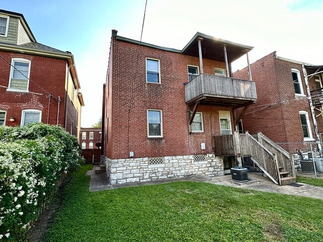 Building Photo - 735 Dover Pl