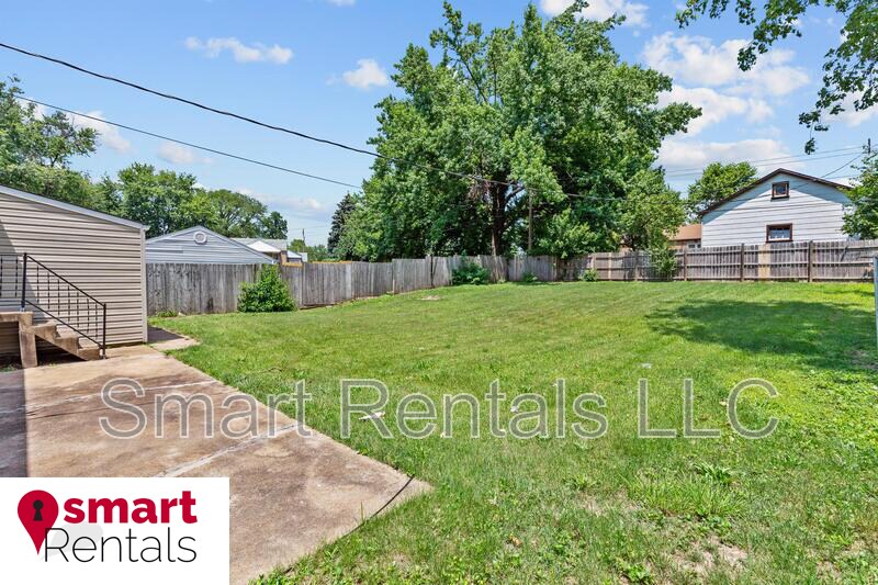 Building Photo - 1210 St Richard Dr