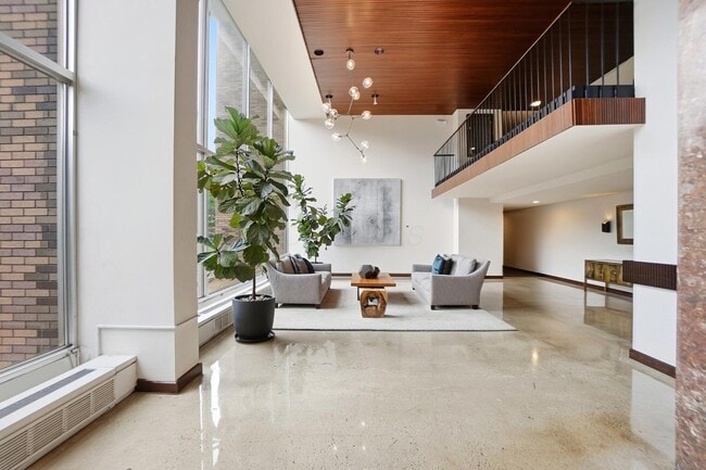 Building Photo - 1000 Urlin Ave
