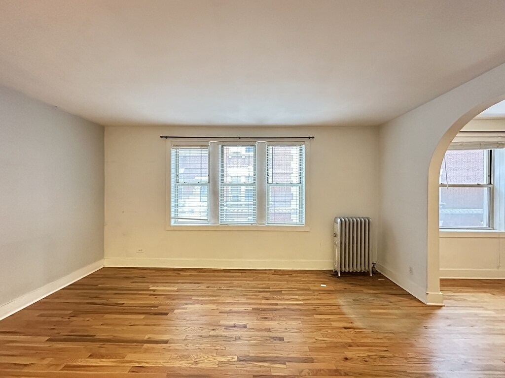 Building Photo - 521 W Surf St