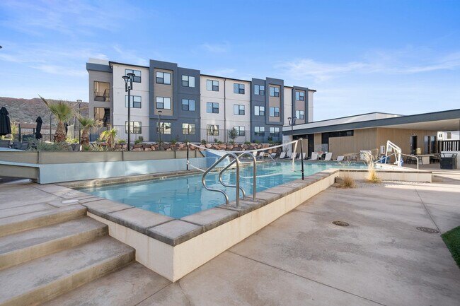 Building Photo - 206 N Chapparell Dr