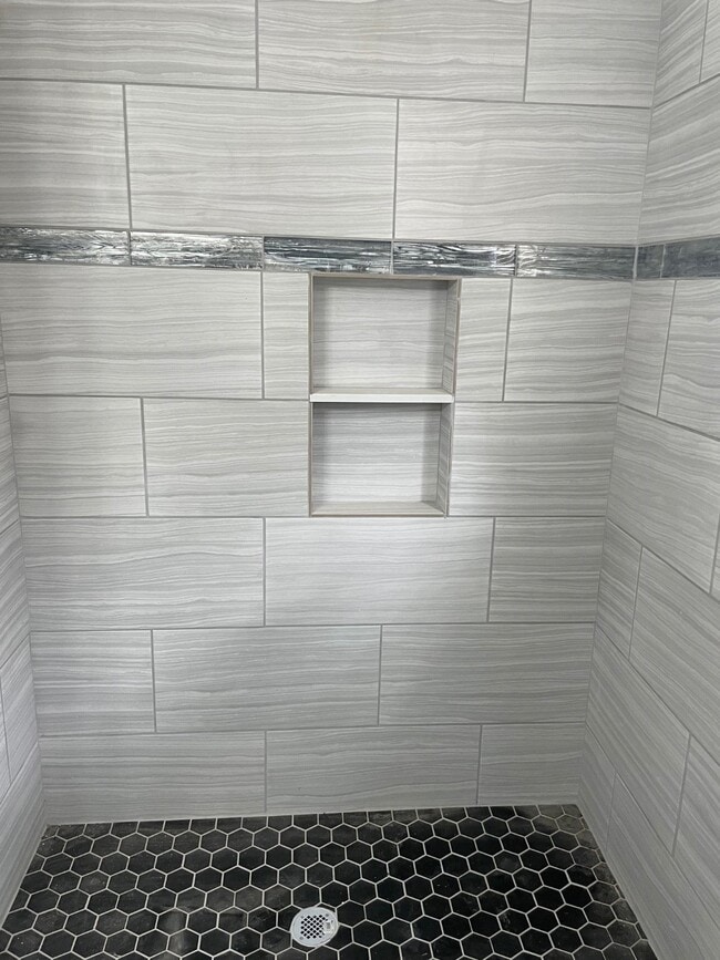 Building Photo - 402 Giddings Ln