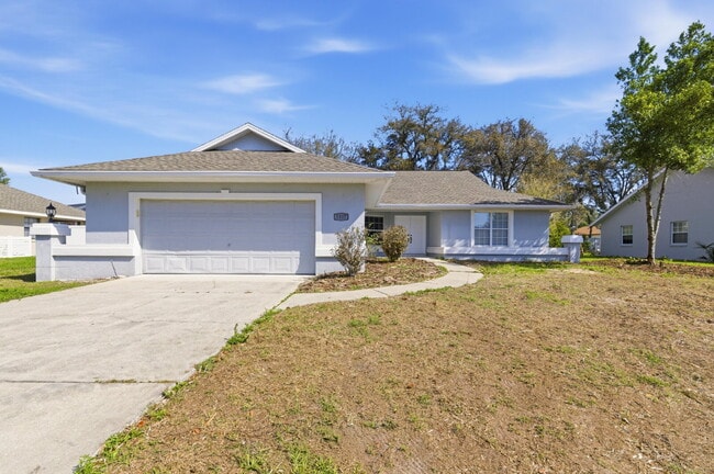 Building Photo - Spacious 3BR/2BA pet friendly home with a fenced backyard and oversized patio