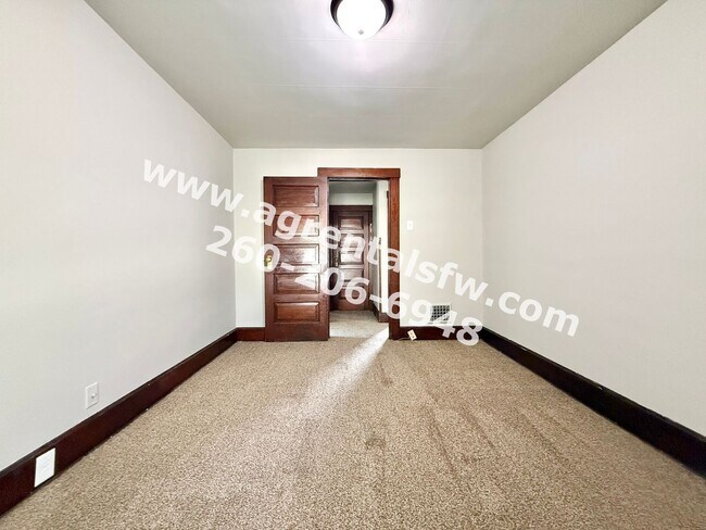 Building Photo - 2921 Hoagland Ave