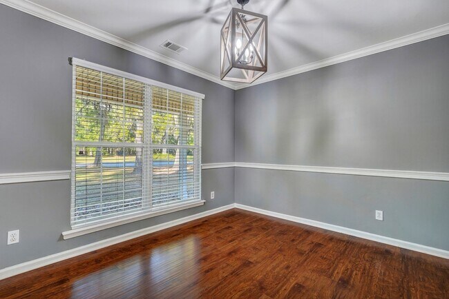 Building Photo - Richmond Hill Beauty: 4-Bedroom Home with Stunning Lagoon Views!